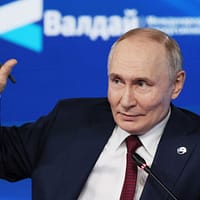 Cartea unui scriitor rus în care Putin era întinerit cu lipitori roz și sânge de fecioare, retrasă de la vânzare. Evenimentul de lansare, anulat