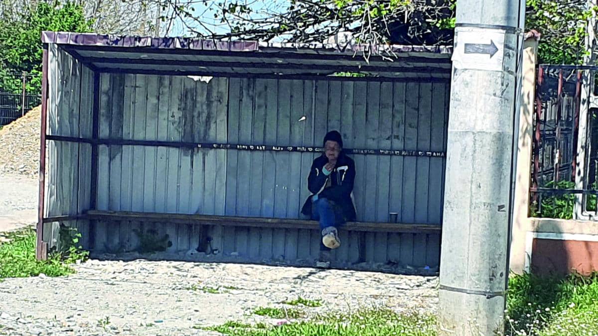 Vot cu sictiru’ în suflet! Alegerile pentru Cotroceni, văzute din Răsucenii păstoriți de Spălatu: „Cum e, bă, cu alea doișpe’ milioane de vă dă statu’ după o viață de muncă la Ceape?”