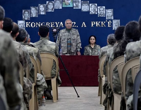 Moment istoric în Turcia: Partidul Muncitorilor din Kurdistan s-a dizolvat și anunță sfârşitul luptei armate împotriva Ankarei