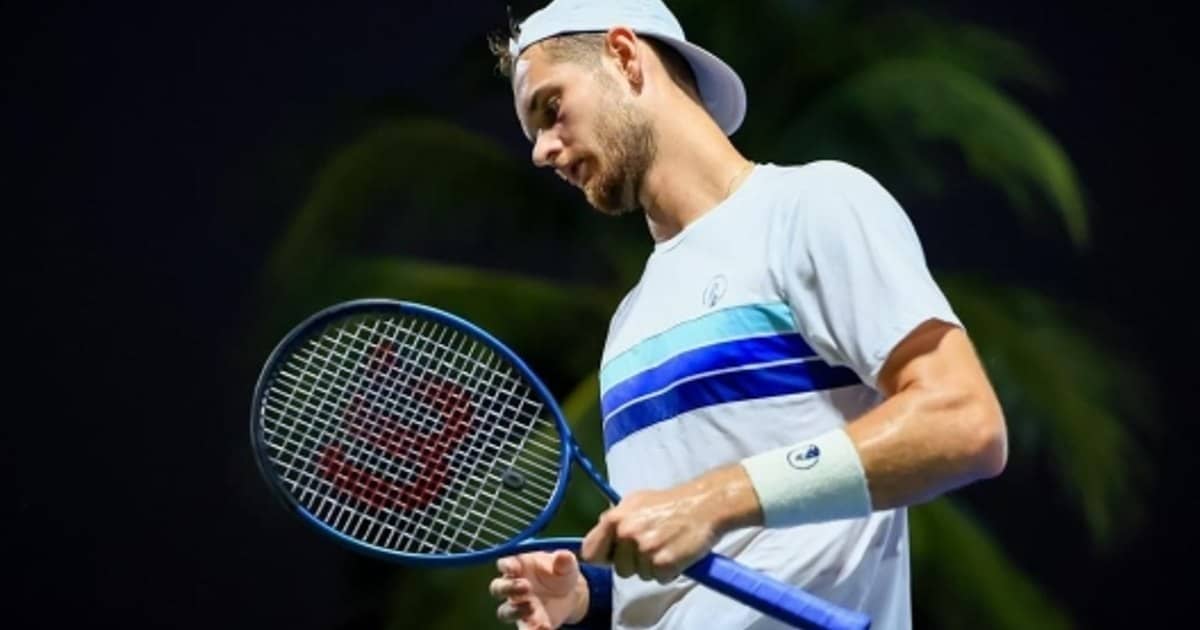 Un jucător de tenis a fost descalificat la un turneu din Grecia pentru că a făcut duș la pauză