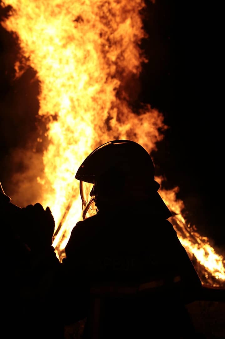 Incendiu devastator într-un ocol silvic din Galați. Ard 5.000 mp de lizieră şi vegetaţie uscată