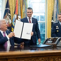 Donald Trump a semnat ordinul pentru noul nume al Pentagonului. „Am obținut pace datorită faptului că suntem puternici”