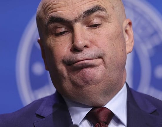 Reacția lui Bolojan, după ce a fost întrebat dacă este dispus să renunțe la o parte din salariu
