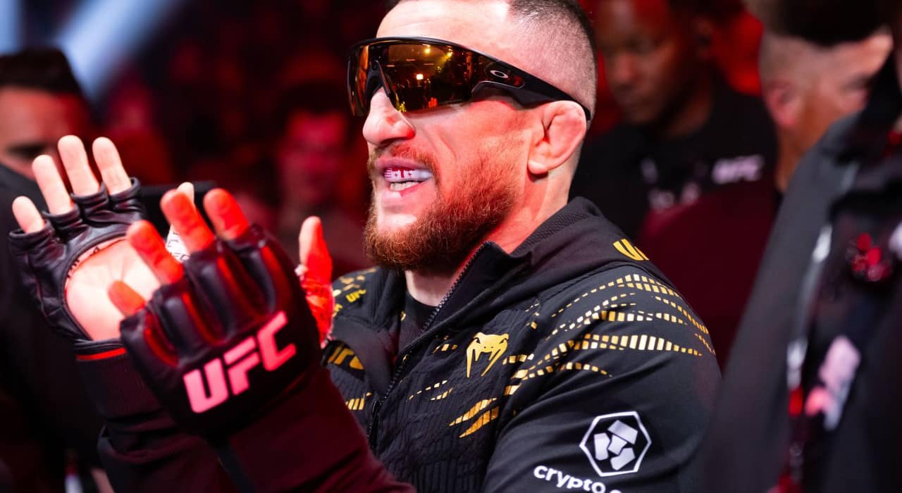 Un băiat născut într-un sat uitat de lume. Merab Dvalishvili e „Mașina georgianǎ”. Gala UFC 323 e LIVE pe VOYO (duminică, de la 5:00)