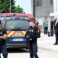 Franța testează instalarea de porți de securitate în școli, după crima din nord-estul țării