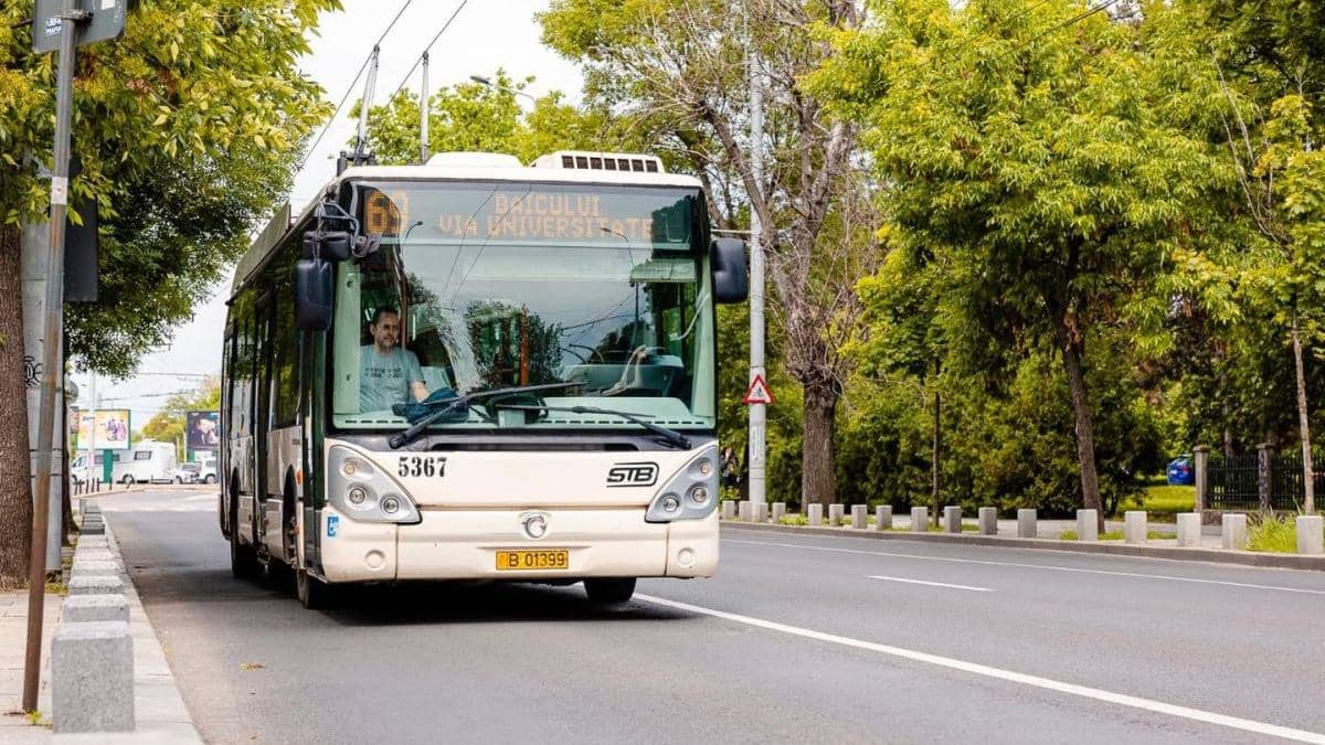 Liniile de transport 90 şi 104 vor avea duminică program prelungit, cu ocazia meciului FCSB