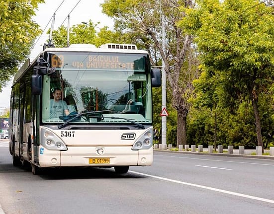 Liniile de transport 90 şi 104 vor avea duminică program prelungit, cu ocazia meciului FCSB