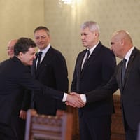 Cât de posibilă e o nouă fuziune a partidelor de dreapta. Politolog: „Întrebarea e în jurul cui se va face, în jurul PNL sau în jurul USR”