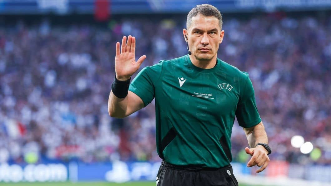 Istvan Kovacs nu a avut un meci ușor! Eliminare și penalty în PSG