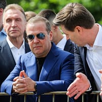 Acuzat de Trump că folosește „nonșalant cuvântul cu N”, Medvedev spune ce va face Rusia în legătură cu furnizarea de arme nucleare Iranului