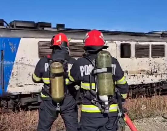 Incendiu izbucnit la locomotiva unui tren de pasageri de pe ruta Baia Mare-București