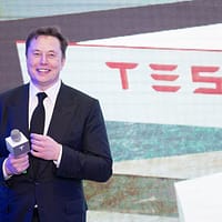 Acțiunile Tesla, scădere majoră pe fondul scandalului dintre Trump și Musk