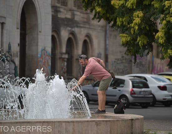 Alerta de caniculă a fost prelungită / Avertizare de furtuni și vijelii în jumătatea de nord a țării