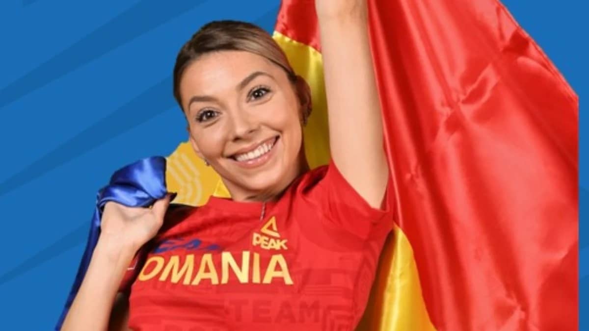 Berni Szocs ține steagul României sus la tenis de masă. Foto Facebook 