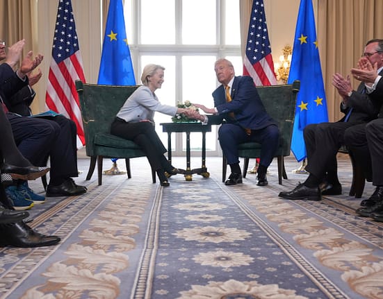 UE face un prim pas pentru implementarea acordului comercial cu SUA, așteptând reducerea taxelor americane pentru mașinile europene