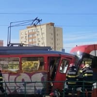 Accident bizar în Arad: Un tramvai a plecat singur din depou și a lovit o altă garnitură. Patru persoane au fost rănite