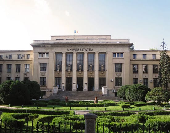 VIDEO Inundație la Facultatea de Drept din București: „M-am trezit cu picioarele în baltă” / Ce spune Universitatea