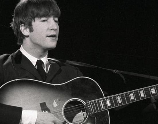 O scrisoare de dragoste a lui John Lennon către prima sa soție, scoasă la licitație la Londra