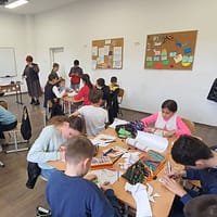 Părinții se opun reducerii burselor școlare. „Ne vom sacrifica viitorul”. Cer în schimb reorganizarea inspectoratelor școlare
