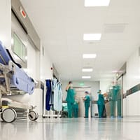 Un manager de spital cere Colegiului Medicilor să ia măsuri împotriva doctorilor de la conferința cu teorii anti-vaccin. Vorbește și despre „anchetarea ca infracțiune”