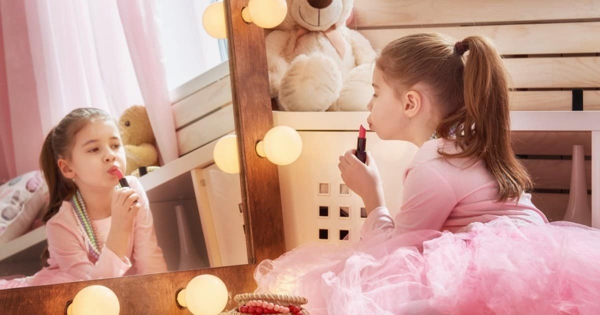 Măști de față pentru copii de 4 ani. Dermatologii trag un semnal de alarmă asupra trendului „distopic”