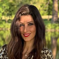 „Sunt un imbecil”. Un bărbat de 76 de ani a călătorit 760 de km pentru a se căsători cu o fostă Miss Franța, dar a fost întâmpinat de soțul ei