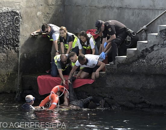 Guvernul britanic a găsit unde să ducă migranții, după ce 1000 au sosit în țară într-o singură zi