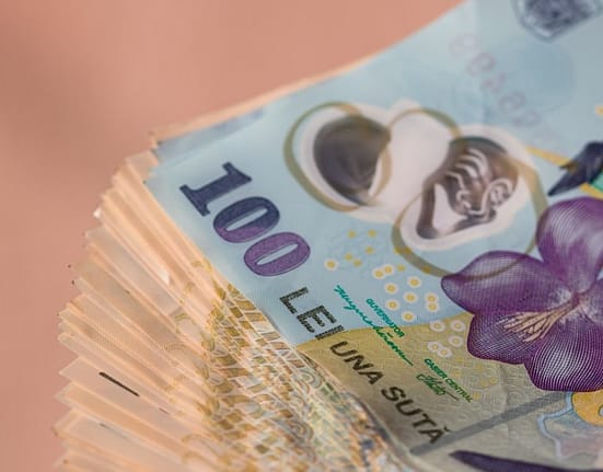 Salariile de nabab ale șefilor din ANRE, ASF și ANCOM vor fi reduse cu 30%