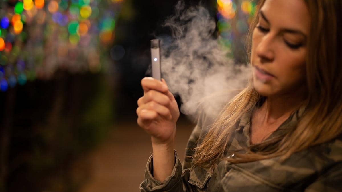 Cel puțin 15 milioane de adolescenți folosesc țigări electronice la nivel mondial