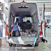 Scandalul microbuzelor electrice la preț dublu, contrazis din toate părțile. Confuzie între cele cu 8 locuri și cele cu 16, dar și la prețurile cu TVA sau fără