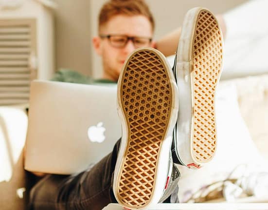 „Generația care NU mai rabdă nimic”: De ce șefii dau afară tinerii din Gen Z — și cum au ajuns ei să rescrie regulile la job