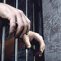 Un violator care și-a înscenat moartea a fost descoperit și condamnat la închisoare