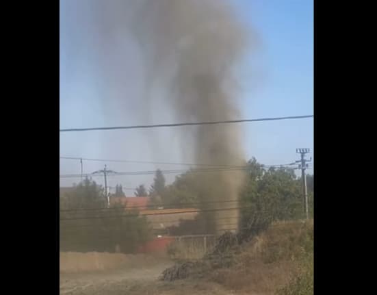 Incendiu la punga de gaz din Amara, Ialomița / Update: Crater de 50 de metri și oameni evacuați / video