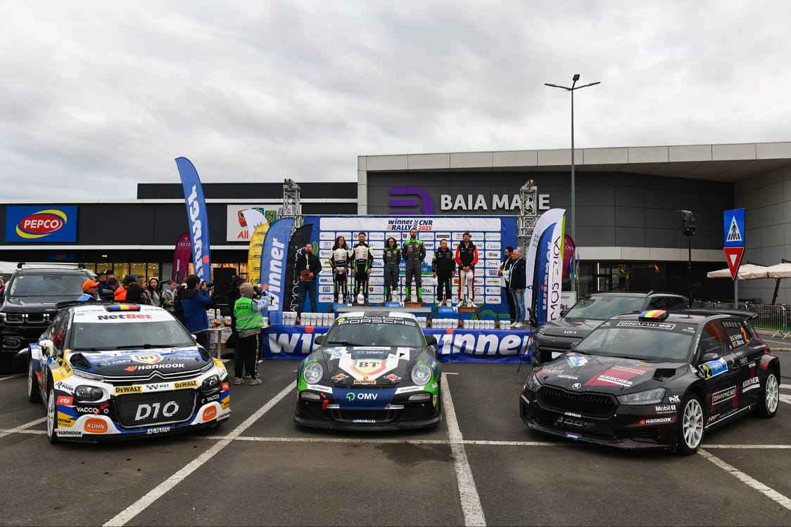 Podiumul de premiere după cursa de la Baia Mare