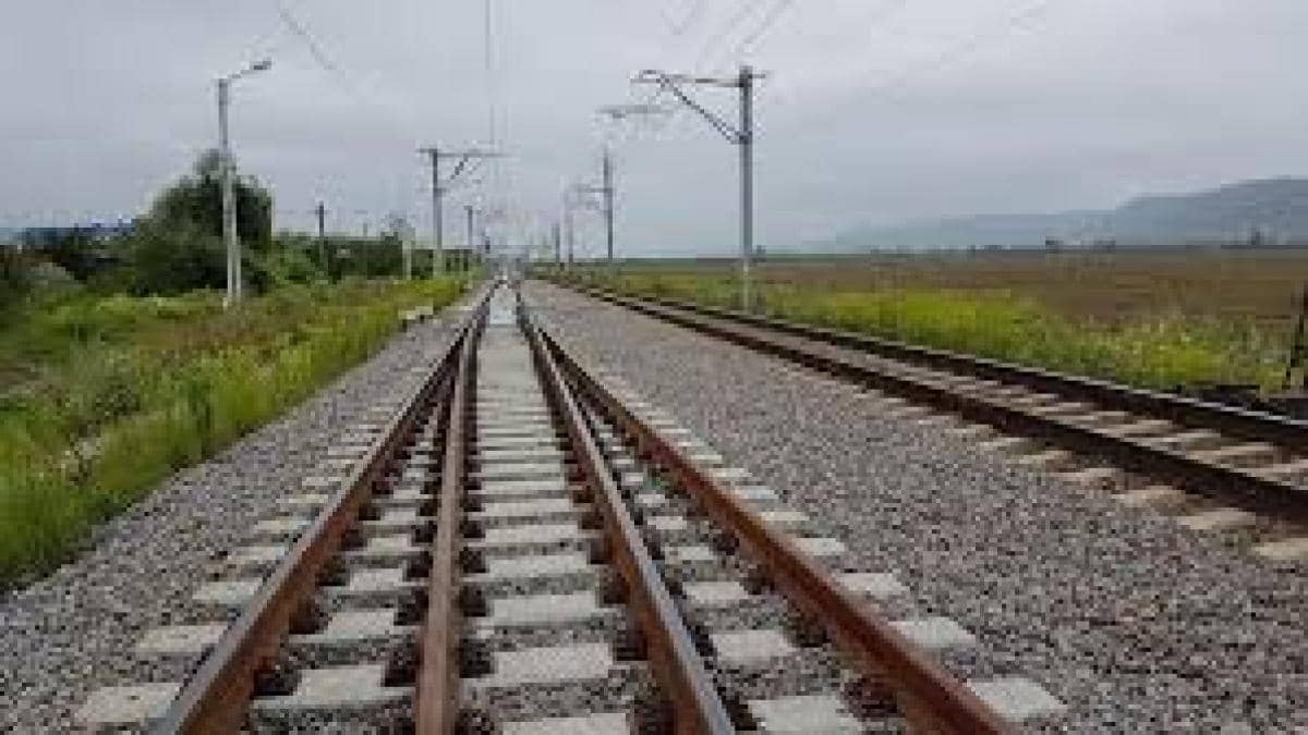 Investiție de 2 miliarde de lei în modernizarea tronsonului de cale ferată Băile Herculane-Poarta