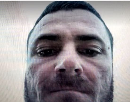S-au intensificat căutările criminalului din Mureș. Autoritățile au declarat „zonă zero” în Bistrița-Năsăud. Cea mai recentă fotografie cu Emil Gânj