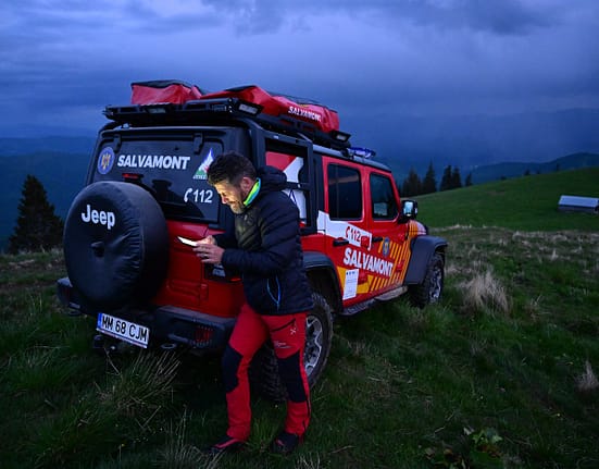 Trei tineri ucraineni care rătăceau de câteva zile prin Munţii Maramureşului au fost recuperaţi de salvamontişti / Greşeala pe care au făcut-o