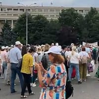 Sindicaliștii protestează în Piaţa Victoriei faţă de măsurile fiscale: „Afectează capacitatea de administrare a fondurilor europene”