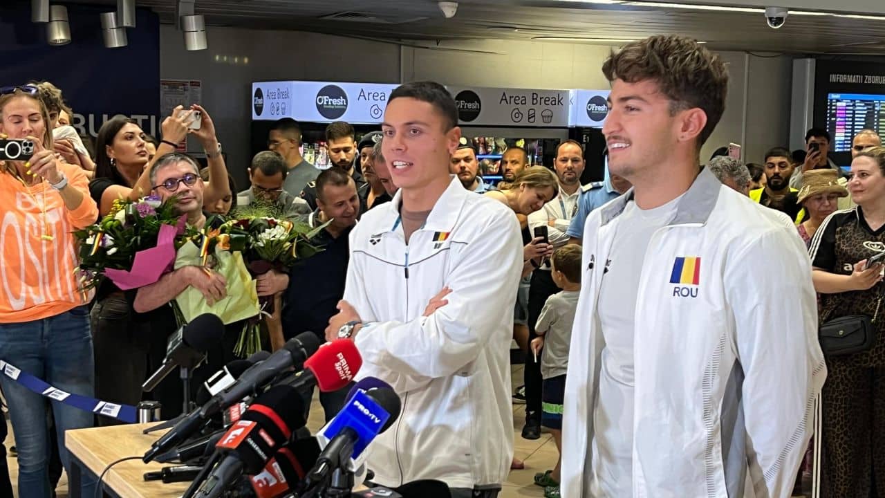 David Popovici a revenit în România după Mondialul din Singapore. A lămurit chiar la sosire ‘problema’ retragerii