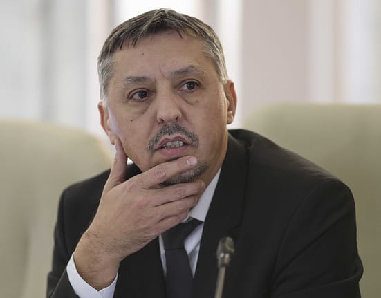 Ministrul Daniel David vrea ca profesorii să stea 8 ore pe zi în școală: Dacă ești plătit pentru 8 ore, stai 8 ore