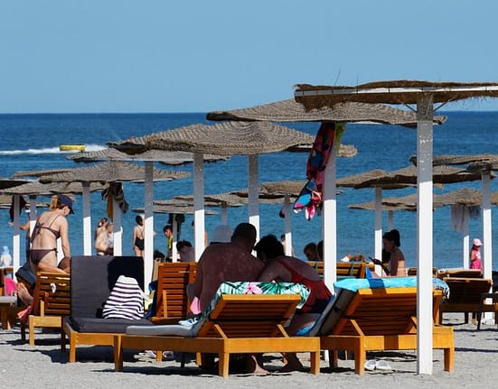 Litoralul își cheamă turiștii înapoi. Reduceri la „all inclusive” în plin sezon. Cu cine concurează Riviera Românească la prețuri