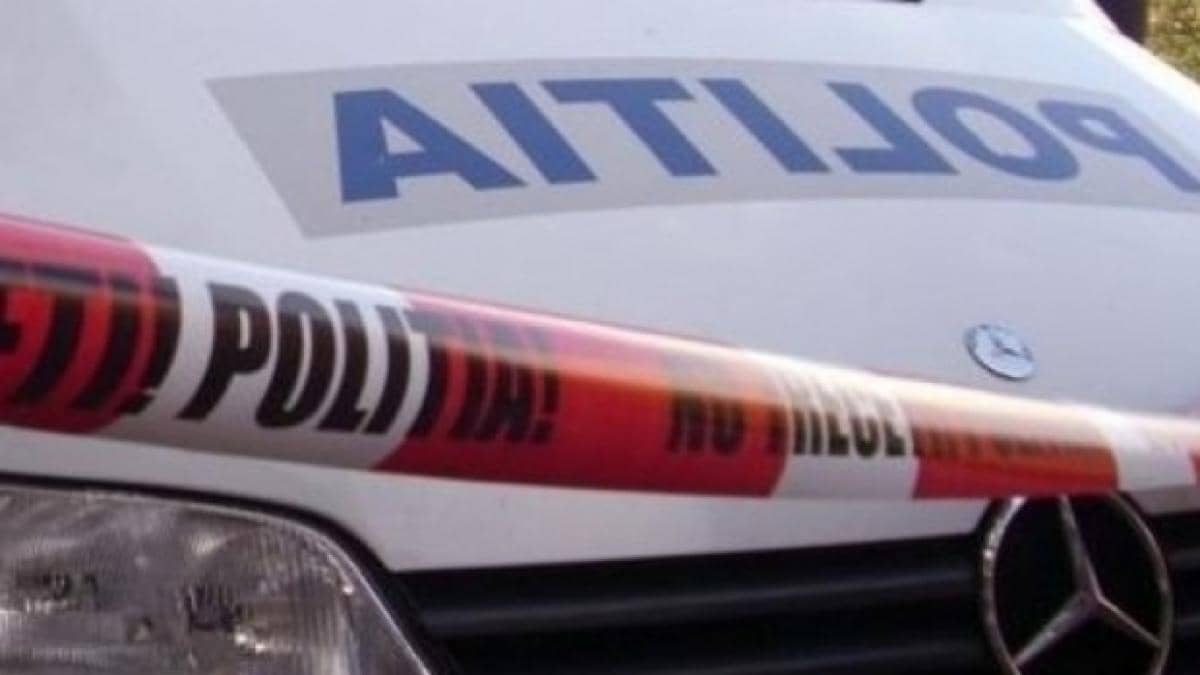 Fetiță de 12 ani, lovită de o mașină pe un drum național din Alba