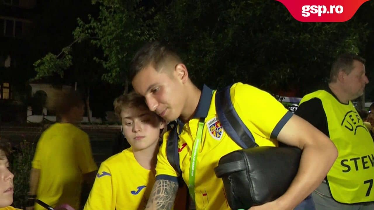 Danemarca U19 -3 » Imagini cu jucătorii naționalei alături de familie si de iubitele lor. Tinerii au împărțit autografe și au fost felicitați de suporterii româniei