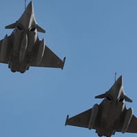 Ministrul Apărării: „Dacă un avion militar rusesc nu răspunde avertismentelor, va fi doborât”