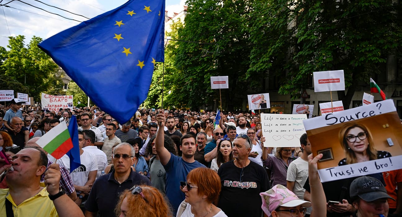 Arestarea primarului liberal din Varna a scos mii de oameni în stradă la Sofia: „Este o parodie de justiție”