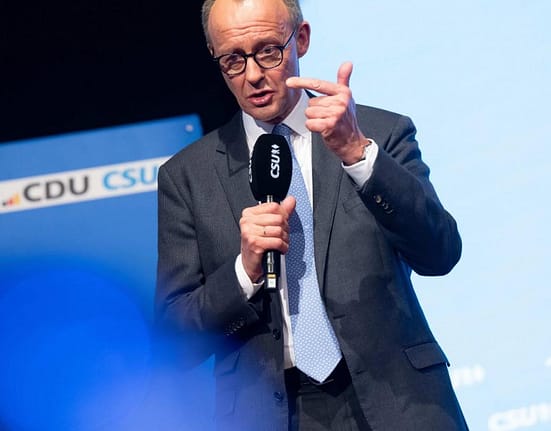Cancelarul Merz susține că Germania trebuie să conducă transformarea industriei auto