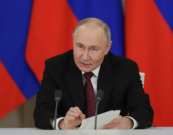 Vladimir Putin susține că Ucraina vrea o încetare a focului pentru reînarmare și mobilizare. „De ce să-i recompensăm oferindu-le o pauză?”