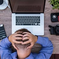 Angajații, demotivați după ce inflația a anulat creșterile de salariu. Ce greșeli fac companiile. Explicațiile unui psiholog