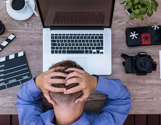 Angajații, demotivați după ce inflația a anulat creșterile de salariu. Ce greșeli fac companiile. Explicațiile unui psiholog
