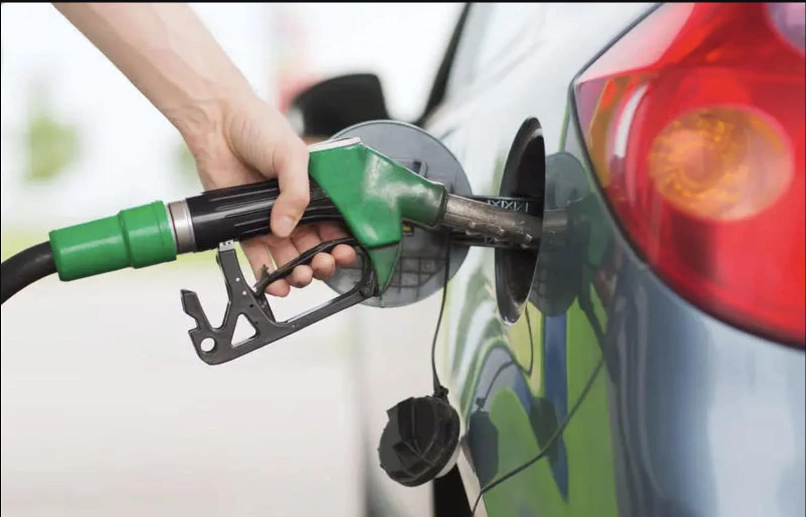 Moscova elimină taxa de import la benzină pentru a combate lipsa de combustibil